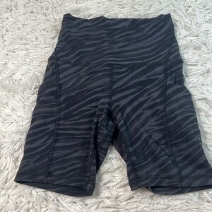 Lululemon Align High Rise Short 6" *Pockets Le Tigre Camo Deep Coal Multi